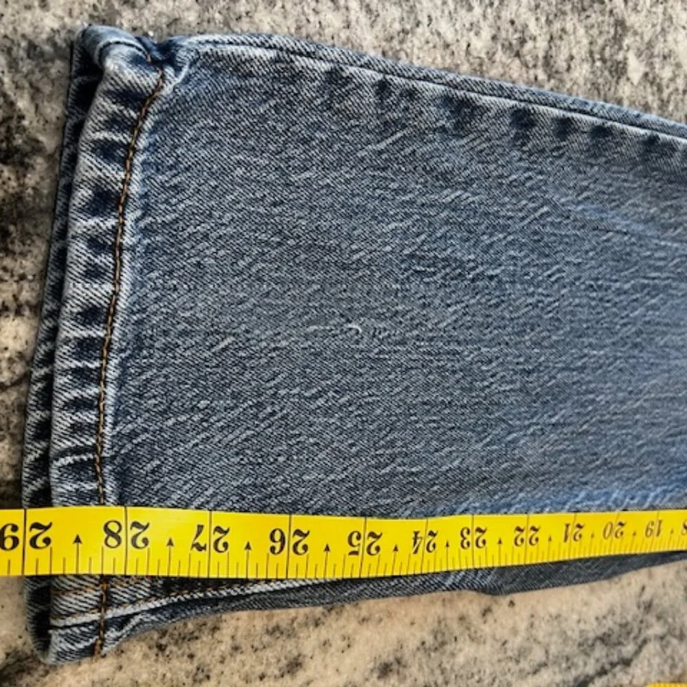 Levi's 541 Athletic Taper jeans designed for athletic builds‎ cotton denim 31x32